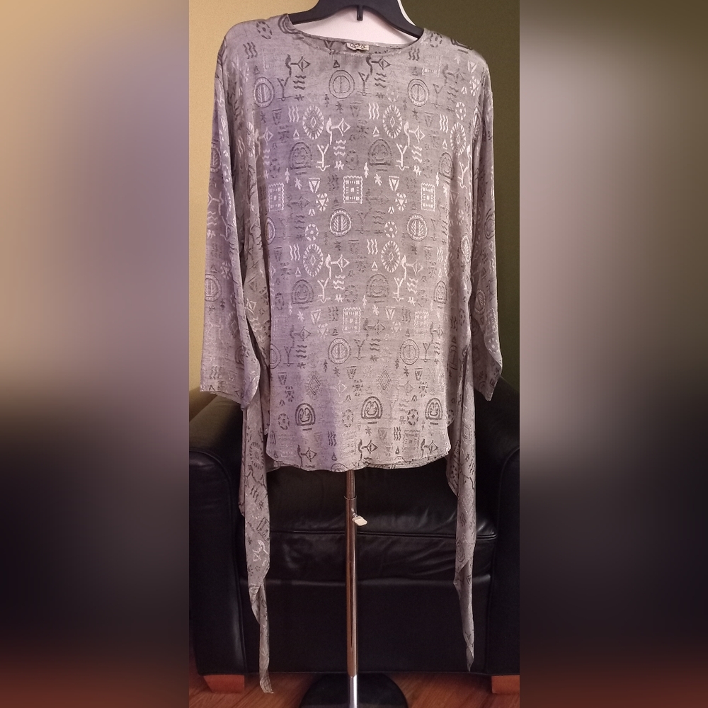 VINTAGE OASIS SILVER FRONT TIE BLOUSE. SIZE MEDIUM